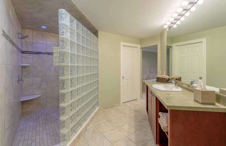 Summer Suite bathroom